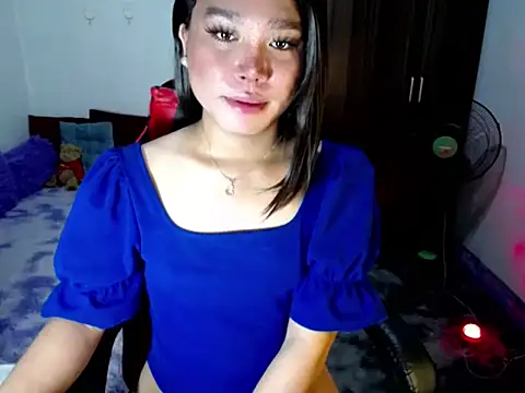 Urassiansweetcummer online show from April 23, 2026, 2:24 am