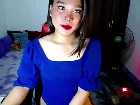 Urassiansweetcummer online show from April 24, 2026, 1:52 am