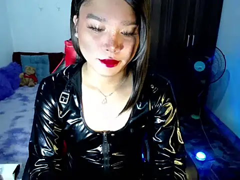 Snapshot of Urassiansweetcummer chatting on May 5, 2026, 1:35 am Urassiansweetcummer online show from May 5, 2026, 1:35 am