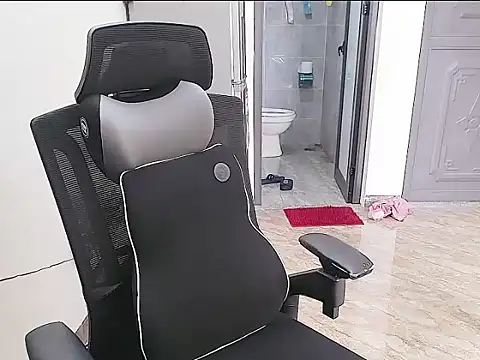 Shulee21 online show from October 1, 2025, 1:55 am