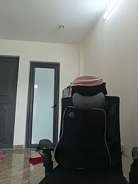 Shulee21 online show from October 9, 2025, 1:47 am