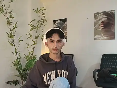 Snapshot of twink_pinoy chatting on June 25, 2026, 9:03 am twink pinoy online show from June 25, 2026, 9:03 am
