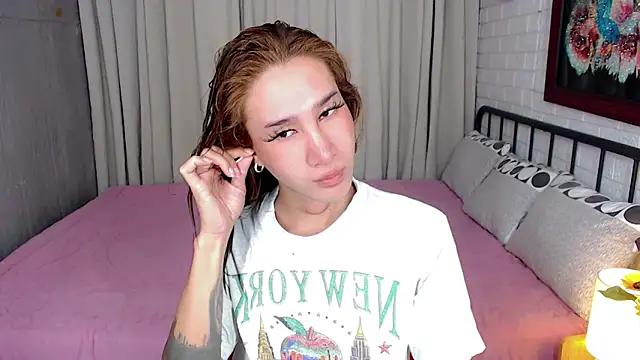 TRANSGODDESSA online show from November 16, 2025, 8:09 am