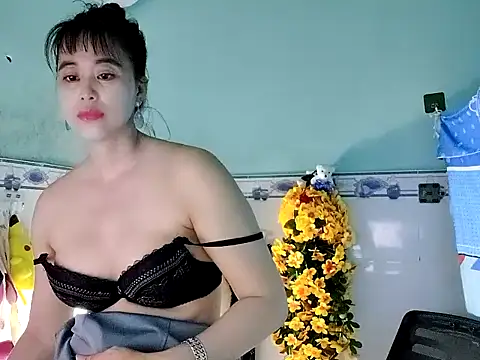 emgaixinhngoan online show from September 13, 2025, 4:12 am