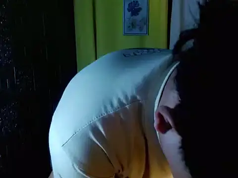 Reynelcock online show from November 5, 2025, 1:49 am