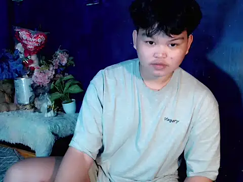 Reynelcock online show from November 11, 2025, 4:51 pm