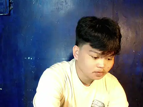 Reynelcock online show from November 27, 2025, 5:37 pm