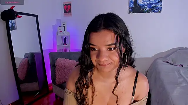 Snapshot of Shophie_thoopson chatting on May 11, 2026, 8:28 pm Shophie thoopson online show from May 11, 2026, 8:28 pm
