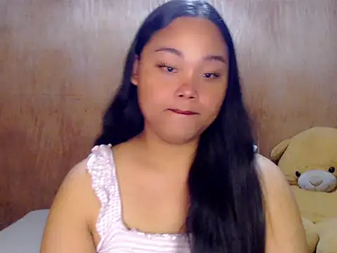  Lylia online show from September 18, 2025, 9:17 pm