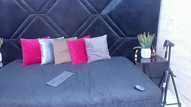 Dantzel  online show from March 16, 2026, 7:07 pm