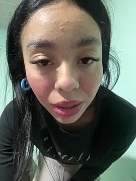 Snapshot of Xiiki chatting on May 3, 2026, 4:51 am Xiiki online show from May 3, 2026, 4:51 am