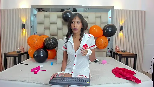 ikia lopez  online show from October 31, 2025, 7:37 pm