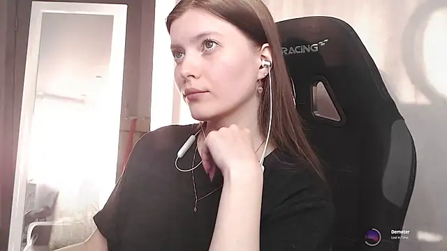 cute elfy  online show from September 21, 2025, 2:40 pm