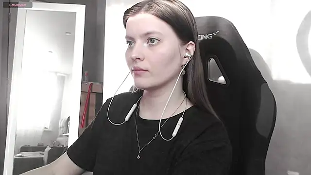 cute elfy  online show from September 23, 2025, 2:31 pm