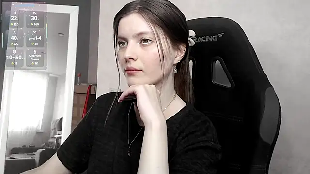 cute elfy  online show from September 24, 2025, 2:09 pm