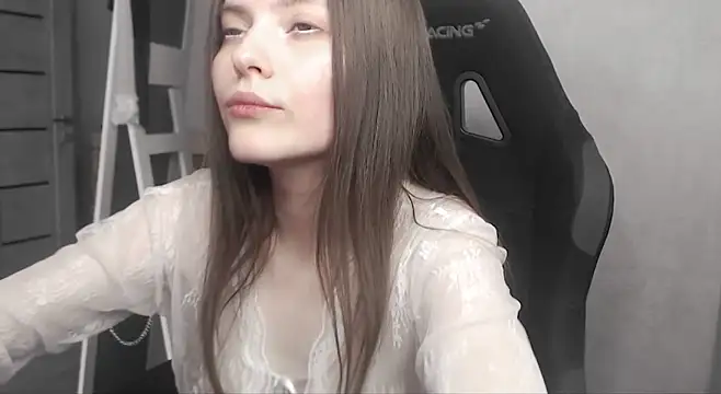 cute elfy  online show from June 6, 2026, 1:38 pm