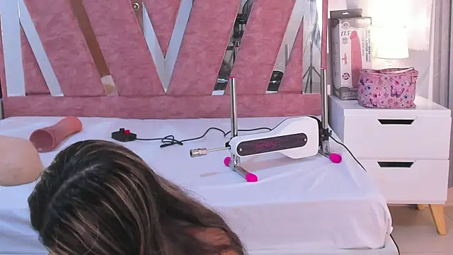 Snapshot of Wonderkloe_ chatting on February 8, 2026, 7:39 pm Wonderkloe online show from February 8, 2026, 7:39 pm