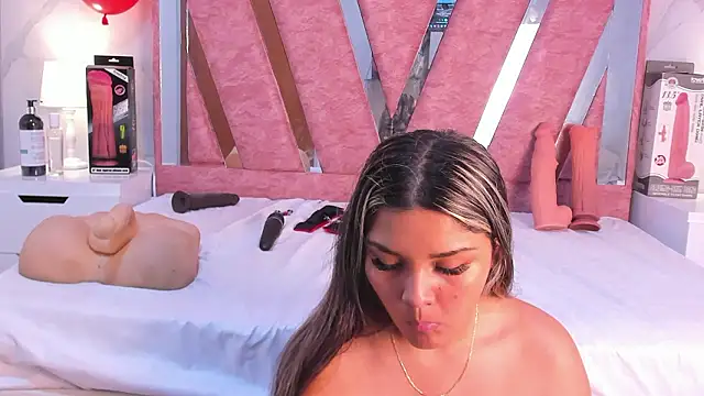 Snapshot of Wonderkloe_ chatting on February 23, 2026, 1:36 am Wonderkloe online show from February 23, 2026, 1:36 am