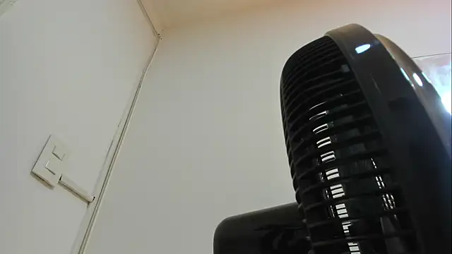 Wonderkloe  online show from April 27, 2026, 2:20 am