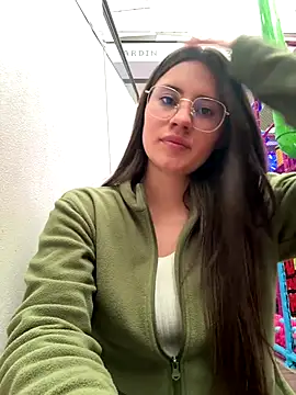 Isabella21  online show from September 15, 2025, 9:15 pm