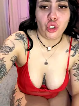 Snapshot of Draculona-666 chatting on October 24, 2025, 4:42 am Draculona-666 online show from October 24, 2025, 4:42 am