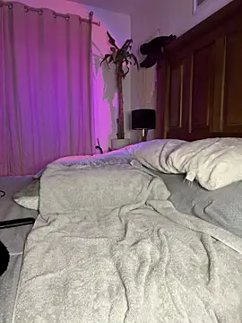 Snapshot of Draculona-666 chatting on December 14, 2025, 3:34 am Draculona-666 online show from December 14, 2025, 3:34 am