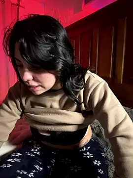 Snapshot of Draculona-666 chatting on January 17, 2026, 4:17 am Draculona-666 online show from January 17, 2026, 4:17 am