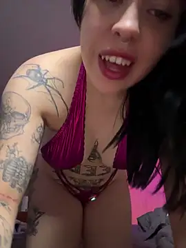 Snapshot of Draculona-666 chatting on February 14, 2026, 4:09 am Draculona-666 online show from February 14, 2026, 4:09 am