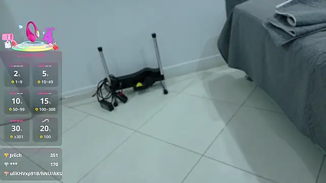 BeccaReedd online show from September 9, 2025, 2:33 am