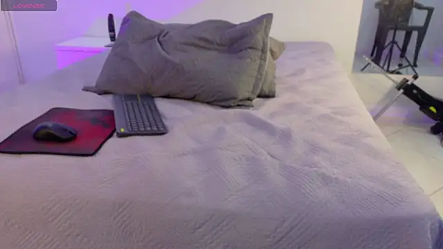 BeccaReedd online show from October 3, 2025, 3:03 am