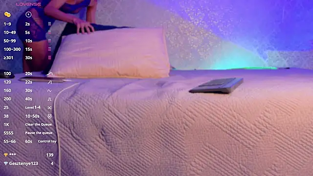 BeccaReedd online show from October 28, 2025, 11:03 am