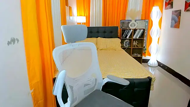 hotjessieempress online show from April 21, 2026, 10:01 pm