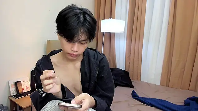 hotfreshdior online show from October 7, 2025, 5:10 pm