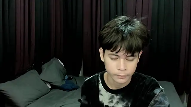 hotfreshdior online show from December 3, 2025, 4:27 pm