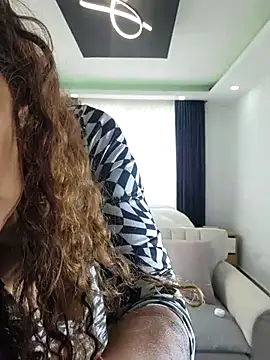 evasweett   online show from April 22, 2026, 3:24 pm