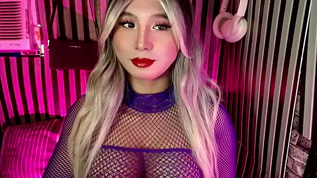 Snapshot of UrhotlucyTS chatting on January 12, 2026, 6:29 am UrhotlucyTS online show from January 12, 2026, 6:29 am