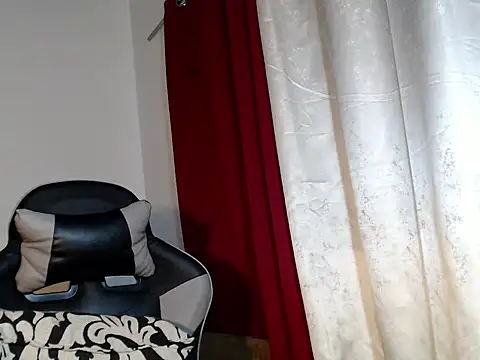 urcurlydiva online show from November 10, 2025, 4:17 pm