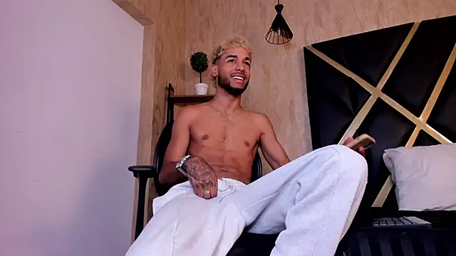 Snapshot of Thiagoferreti chatting on September 24, 2025, 3:43 am Thiagoferreti online show from September 24, 2025, 3:43 am