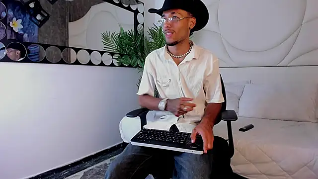 Snapshot of Thiagoferreti chatting on October 7, 2025, 3:36 am Thiagoferreti online show from October 7, 2025, 3:36 am