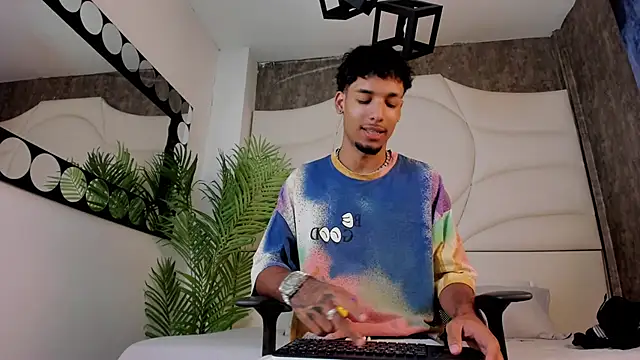 Snapshot of Thiagoferreti chatting on October 16, 2025, 3:29 am Thiagoferreti online show from October 16, 2025, 3:29 am