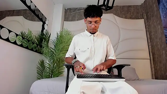 Snapshot of Thiagoferreti chatting on October 17, 2025, 3:31 am Thiagoferreti online show from October 17, 2025, 3:31 am