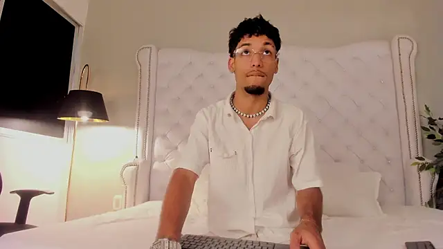 Snapshot of Thiagoferreti chatting on October 22, 2025, 7:35 pm Thiagoferreti online show from October 22, 2025, 7:35 pm