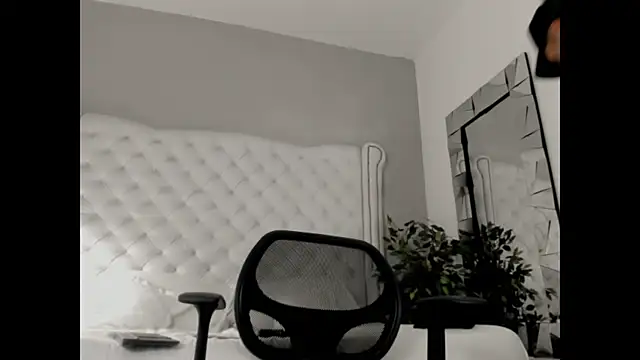 Snapshot of Thiagoferreti chatting on October 23, 2025, 7:56 pm Thiagoferreti online show from October 23, 2025, 7:56 pm