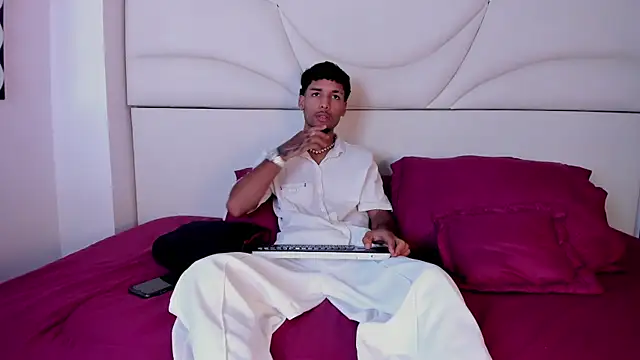 Snapshot of Thiagoferreti chatting on November 10, 2025, 8:08 pm Thiagoferreti online show from November 10, 2025, 8:08 pm