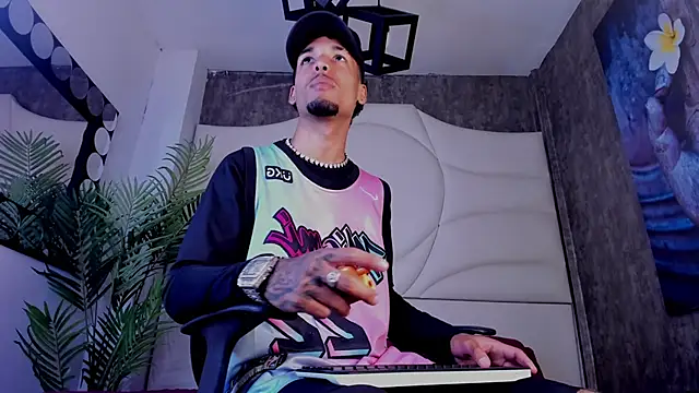 Snapshot of Thiagoferreti chatting on November 11, 2025, 7:47 pm Thiagoferreti online show from November 11, 2025, 7:47 pm