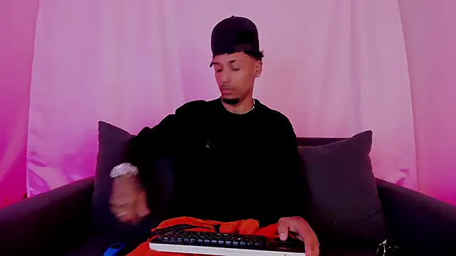 Snapshot of Thiagoferreti chatting on November 13, 2025, 7:57 pm Thiagoferreti online show from November 13, 2025, 7:57 pm