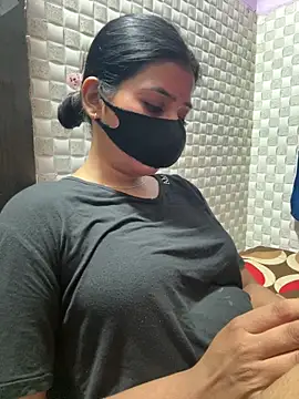 Hot Jaanvi  online show from April 19, 2026, 3:33 pm