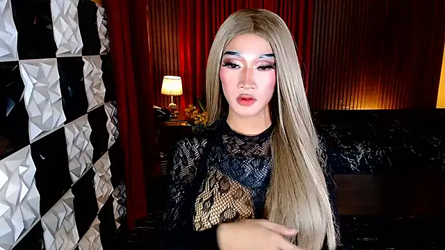 lhexiecollins online show from April 2, 2026, 4:04 pm