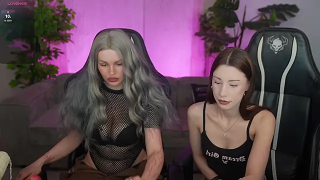 Selena Glow online show from April 22, 2026, 6:31 pm