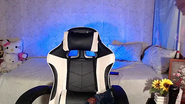 TssluttyNikka online show from April 4, 2026, 1:04 am